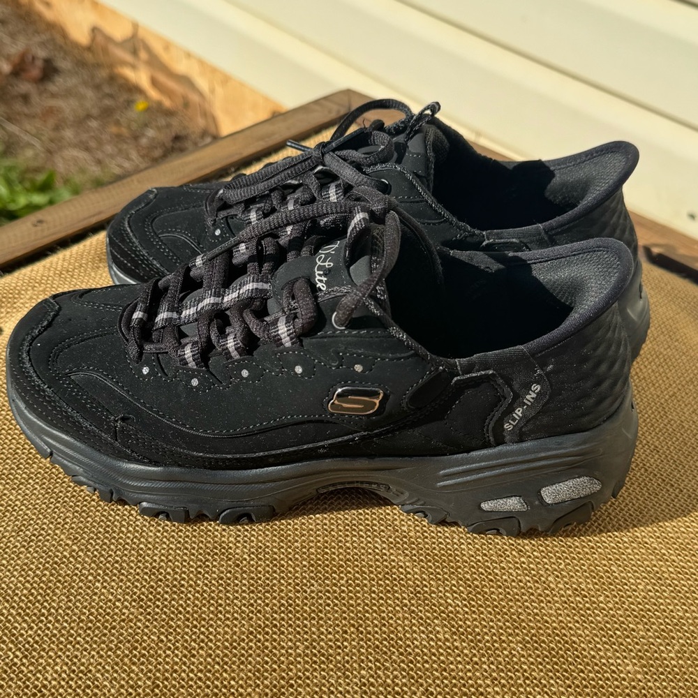 Skechers Women,s Size 6.5 Hands Free Slip-ins: D'Lites Sneakers
